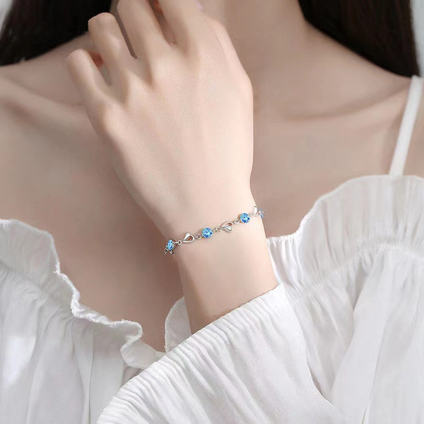 Women's Stylish Heart Crystal Bracelet - Image 3